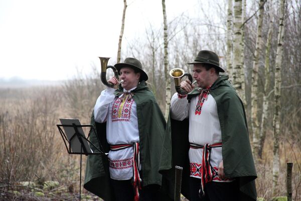 Музыканты традиционно сопровождают звуками охотничьего рога весь процесс охоты - Sputnik Беларусь