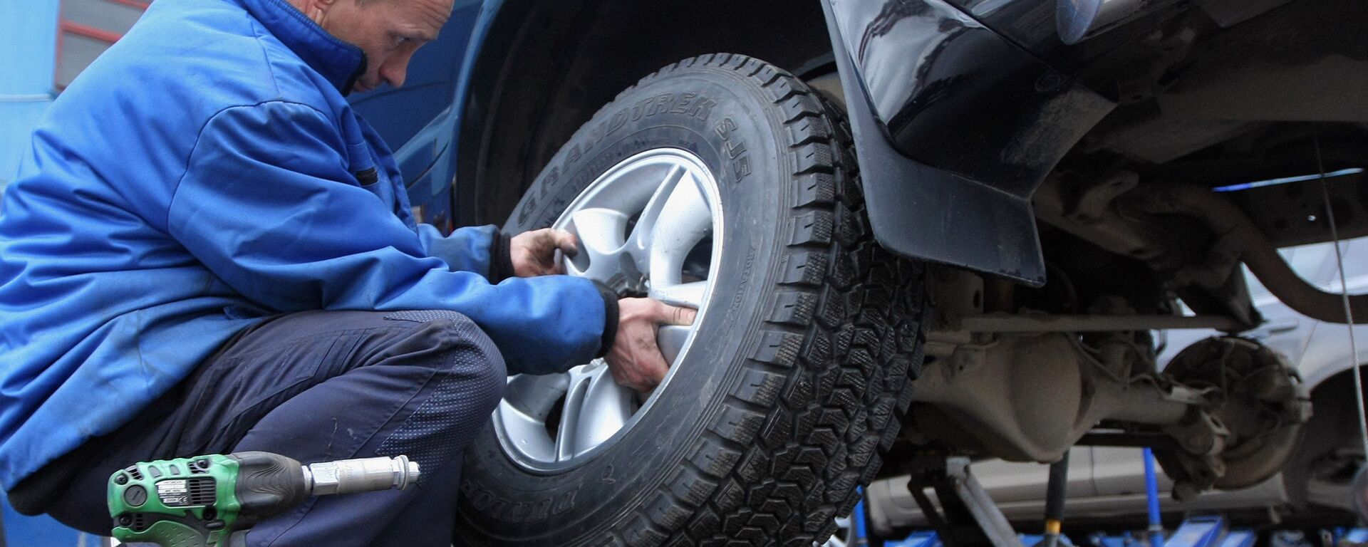 Работа шиномонтажных мастерских - Sputnik Беларусь, 1920, 01.03.2021