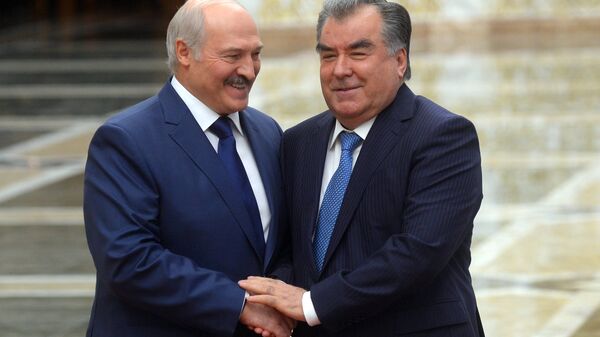 Президент Беларуси Александр Лукашенко и президент Таджикистана Эмомали Рахмон, архивное фото - Sputnik Беларусь