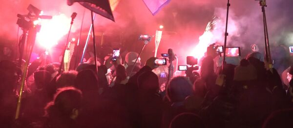 Участники евромайдана провели в Киеве факельное шествие - Sputnik Беларусь