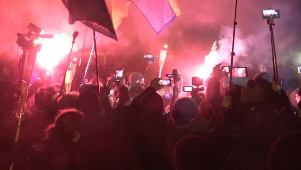 Участники евромайдана провели в Киеве факельное шествие - Sputnik Беларусь