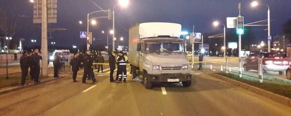 На месте происшествия у ТЦ Замок работают сотрудники ГАИ - Sputnik Беларусь