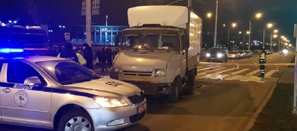 Следователи работают на месте смертельного наезда в Минске Следователи работают на месте смертельного наезда в Минске - Sputnik Беларусь