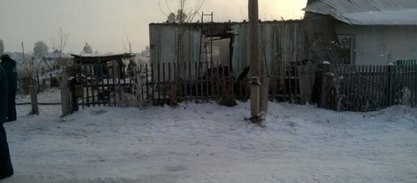 Сгоревший дом в Новосибирской области - Sputnik Беларусь