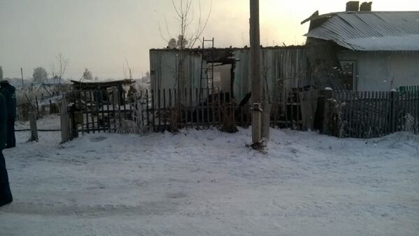 Сгоревший дом в Новосибирской области - Sputnik Беларусь