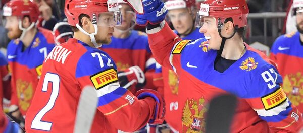 Игроки сборной России Артемий Панарин (слева) и Никита Гусев - Sputnik Беларусь