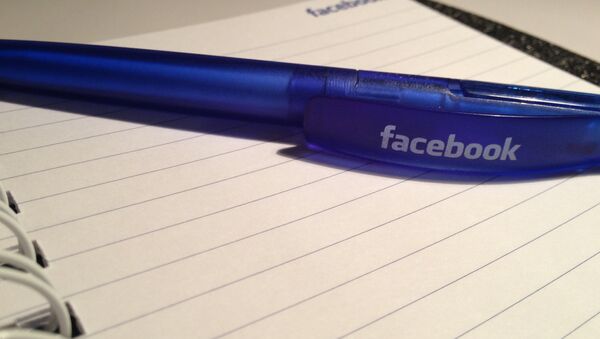 Ручка с логотипом компании Facebook - Sputnik Беларусь