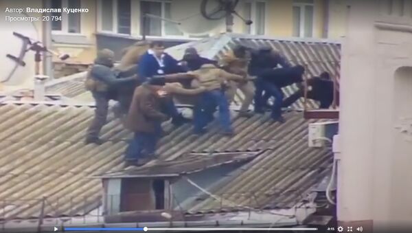 Видеофакт: как снимали с крыши связанного с Януковичем Саакашвили - Sputnik Беларусь