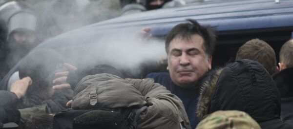 Сторонники Михаила Саакашвили освобождают политика в Киеве - Sputnik Беларусь