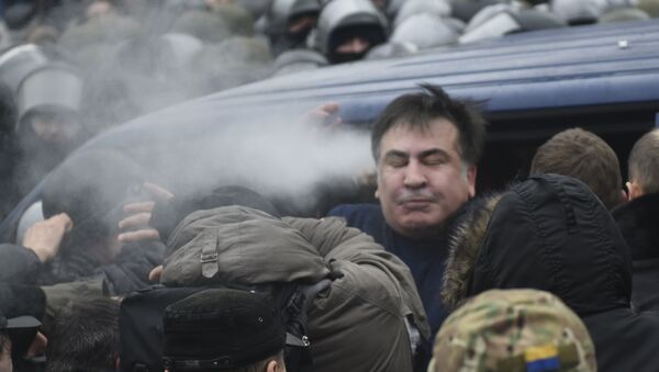Сторонники Михаила Саакашвили освобождают политика в Киеве - Sputnik Беларусь