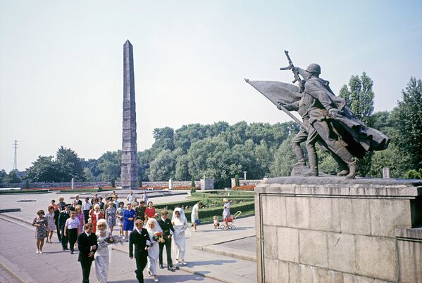 Памятник 1200 гвардейцам - Sputnik Беларусь