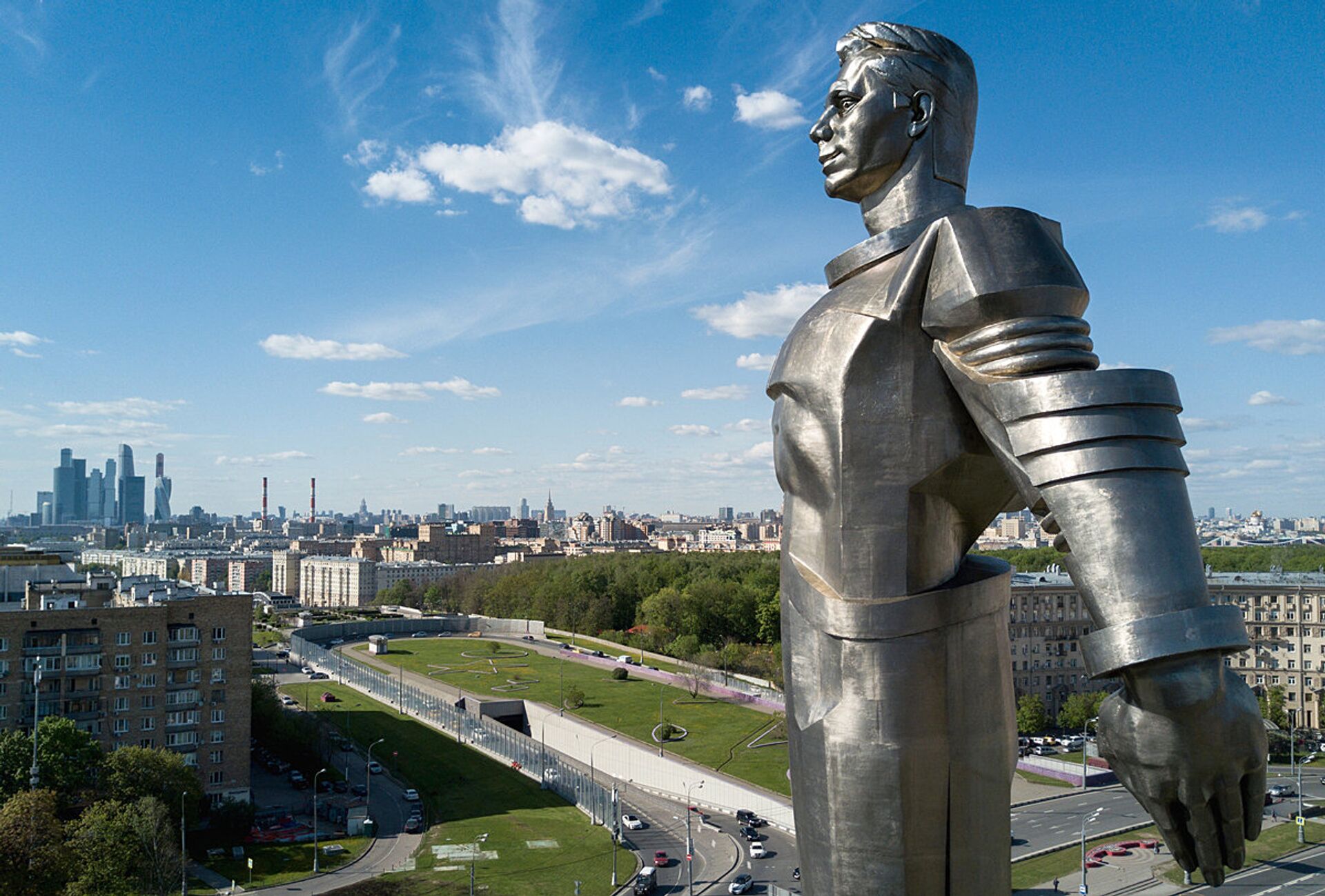 Памятник Ю.А. Гагарину на Ленинском проспекте  - Sputnik Беларусь, 1920, 05.03.2024