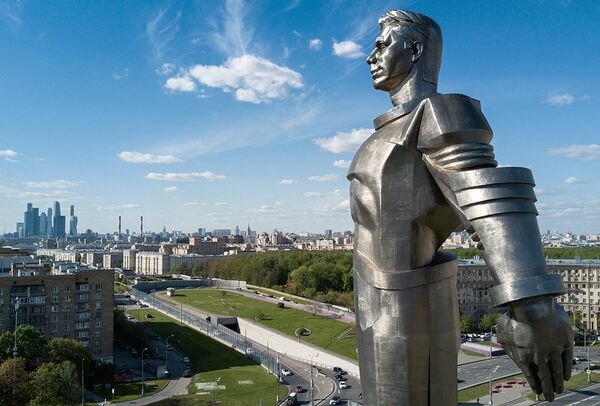 Памятник Ю.А. Гагарину на Ленинском проспекте - Sputnik Беларусь