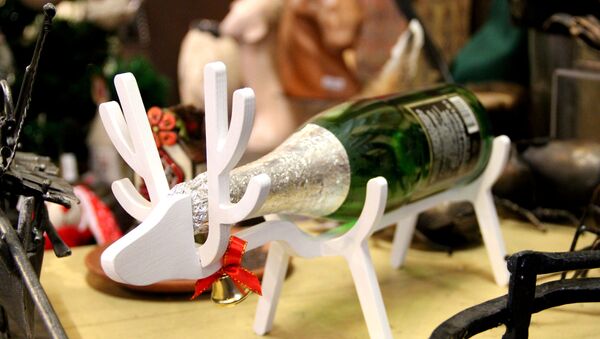 Подставка для бутылки шампанского в виде оленя  - Sputnik Беларусь