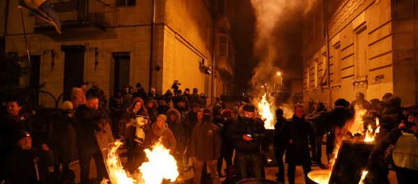 Сторонники Саакашвили собрались около изолятора в Киеве, где находится задержанный политик - Sputnik Беларусь