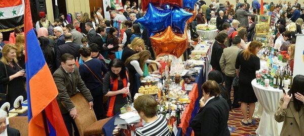 На Рождественской ярмарке было многолюдно - Sputnik Беларусь