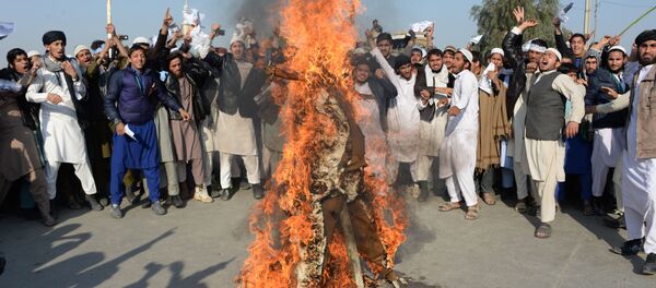 Демонстранты в Ливане сожгли чучело Трампа - Sputnik Беларусь