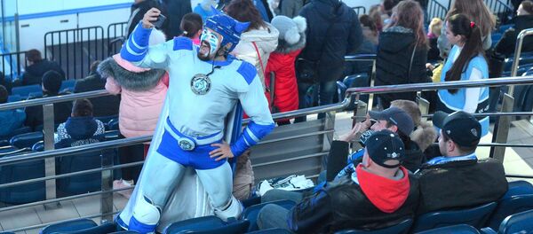 Болельщики ХК Динамо-Минск перед игрой - Sputnik Беларусь