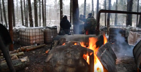 Відэафакт: завод па вытворчасці самагону знойдзены ў лесе пад Гродна - Sputnik Беларусь