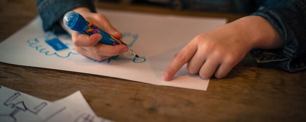 Ребенок рисует - Sputnik Беларусь