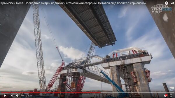 Строители соединили таманскую часть Крымского моста с аркой фарватера - Sputnik Беларусь