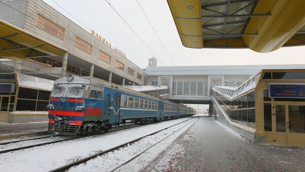 Перрон центрального железнодорожного вокзала Минска, архивное фото - Sputnik Беларусь