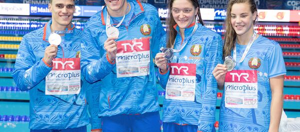 Белорусские пловцы, выигравшие серебро на ЧЕ в Дании Белорусские пловцы, выигравшие серебро на ЧЕ в Дании - Sputnik Беларусь