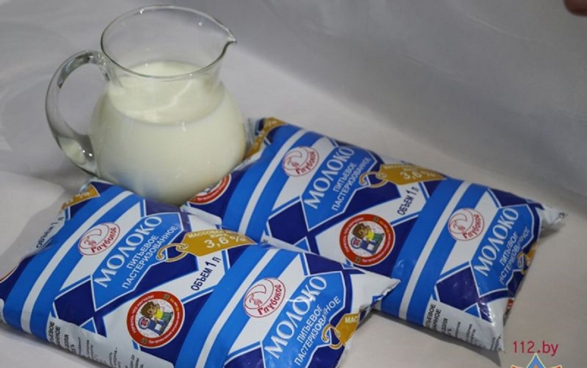 Молоко в пакетах. Пакет молока. Молоко пакетированное. Молоко в пакетиках. Белорусское молоко в пакетах.
