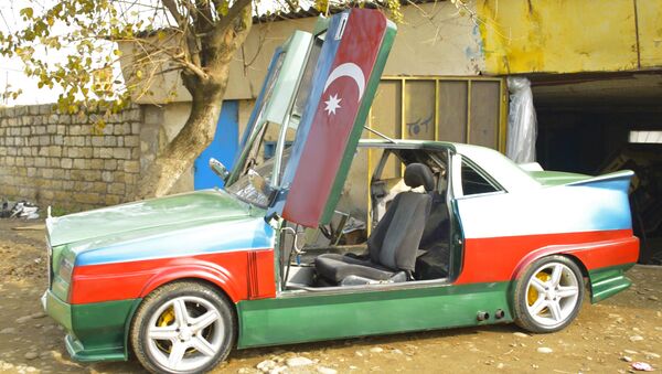 Азербайджанец собрал свой автомобиль с крыльями чайки - Sputnik Беларусь