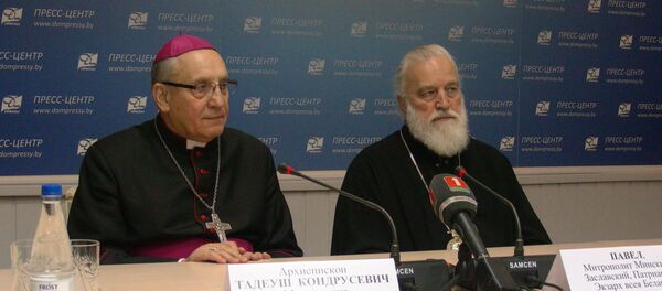 Кіраўнікі праваслаўнай і каталіцкай цэркваў распавялі пра калядныя традыцыі - Sputnik Беларусь