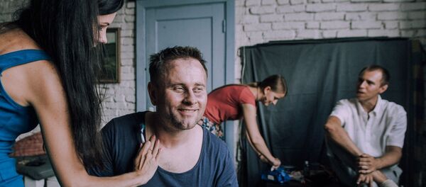 Пока гример работает, актер может повторять роль или диалог - Sputnik Беларусь