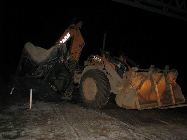 Погрузчик врезался в юнибус SkyWay - Sputnik Беларусь