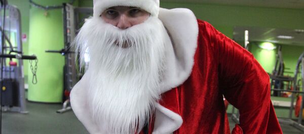 Дед мороз с гантелей, архивное фото - Sputnik Беларусь