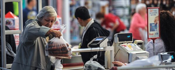 Пакупніца ў супермаркеце, архіўнае фота - Sputnik Беларусь