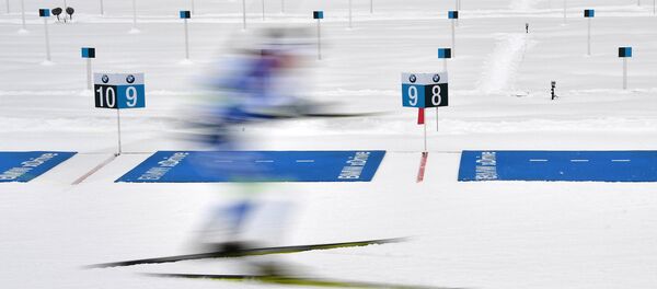 Белорусский биатлонист Виктор Кривко на дистанции - Sputnik Беларусь