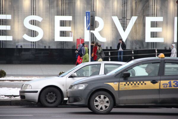 Правила поведения в чужом авто: таксисты рассказали о том, что их бесит Правила поведения в чужом авто: таксисты рассказали о том, что их бесит - Sputnik Беларусь