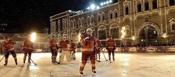 Путин сыграл в хоккей на товарищеском матче в Ночной хоккейной лиге Путин сыграл в хоккей на товарищеском матче в Ночной хоккейной лиге - Sputnik Беларусь