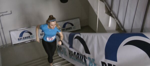 Рождественский вертикальный забег прошел в Минске - Sputnik Беларусь