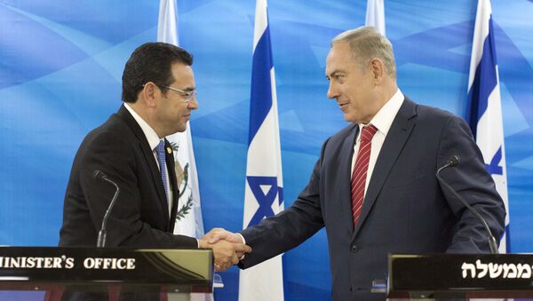Президент Гватемалы Джимми Моралес и премьер-министр Израиля Биньямин Нетаньяху - Sputnik Беларусь