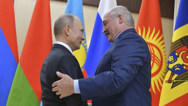 Владимир Путин и Александр Лукашенко на неформальном саммите СНГ в Москве - Sputnik Беларусь