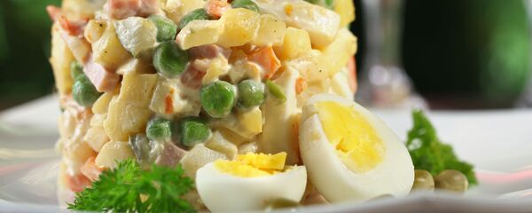 Вариант подачи салата оливье - Sputnik Беларусь