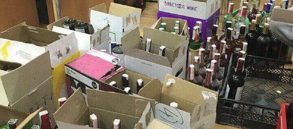 Алкоголь изъяли у одного из баров на Зыбицкой - Sputnik Беларусь