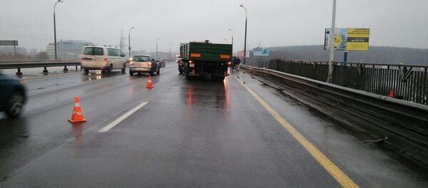 Парень попал под грузовик на МКАД - Sputnik Беларусь