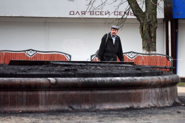 За одну ночь областной центр лишился сразу двух елок  - Sputnik Беларусь