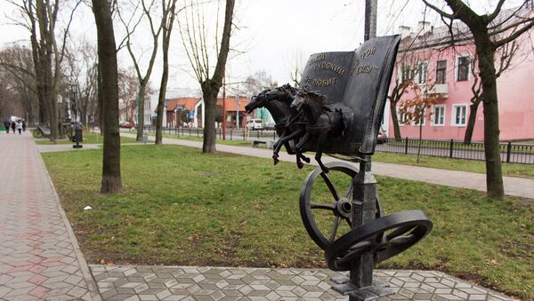 В Бресте есть аллея литературных фонарей – вдоль всей улицы Гоголя - Sputnik Беларусь