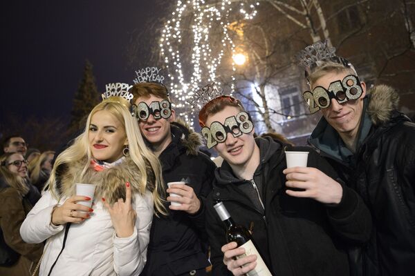 Люди во время празднования Нового года в Словении - Sputnik Беларусь