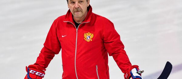 Главный тренер сборной России Олег Знарок во время тренировки перед четвертьфинальным матчем со сборной Чехии на чемпионате мира по хоккею во Франции - Sputnik Беларусь