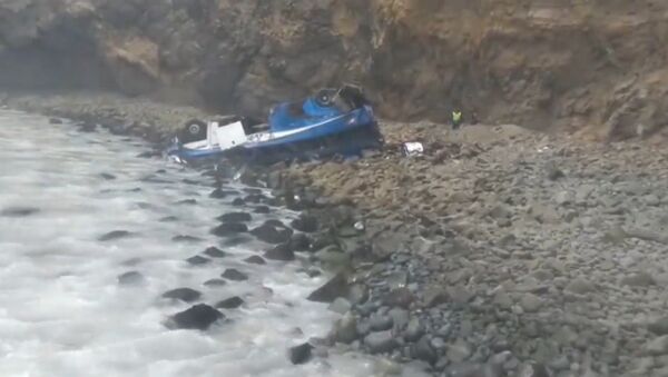 Автобус более чем с 50 пассажирами рухнул в стометровую пропасть в Перу - Sputnik Беларусь