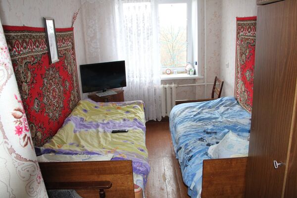 Раньше в этой комнате могли одновременно жить четыре человека - Sputnik Беларусь