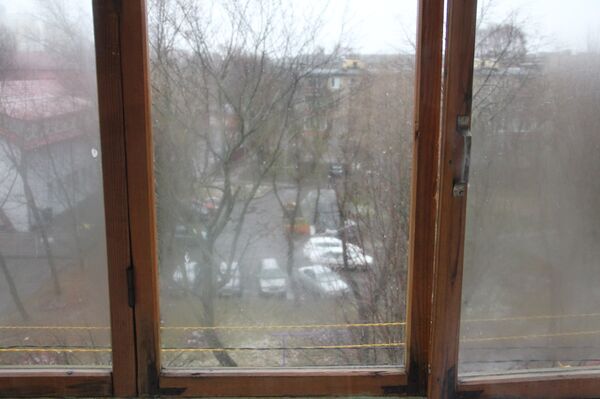 Пенсионеры ждут капитального ремонта дома, который обещают сделать в 2018 году - Sputnik Беларусь